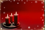 Kerstkaart: Rode brandende kaarsen met een rode achtergrond